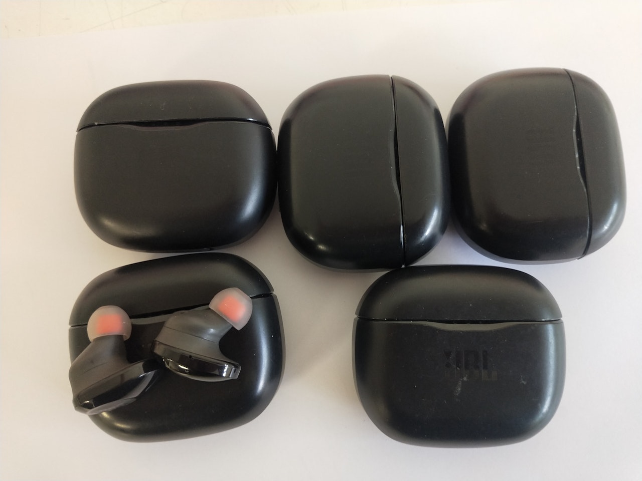 LOT DE 5 ECOUTEURS BLUETOOTH JBL TUNE 120 TWS Retour SAV Vendu en l’état sans garantie