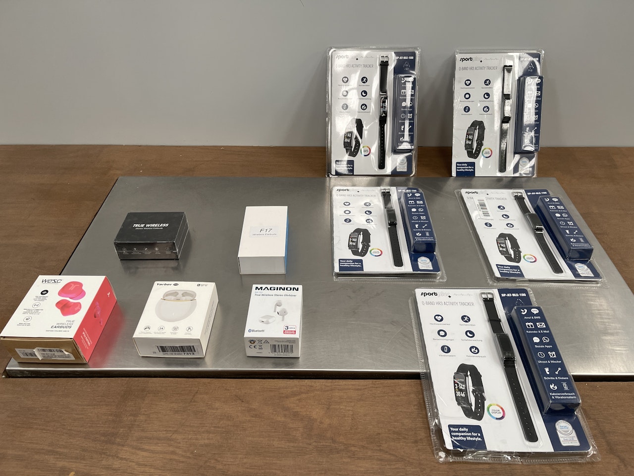 1 lot de 10 pcs (5 écouteurs bluetooth + 5 montres connectées) Retour SAV Vendu en l’état sans garantie