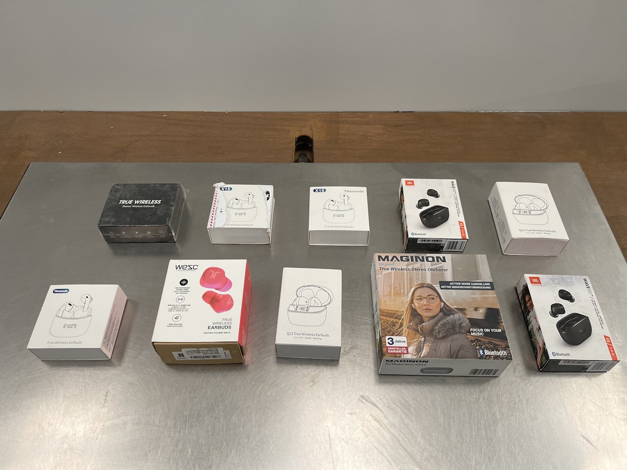 1 lot de 10 écouteurs bluetooth Retour SAV Vendu en l’état sans garantie