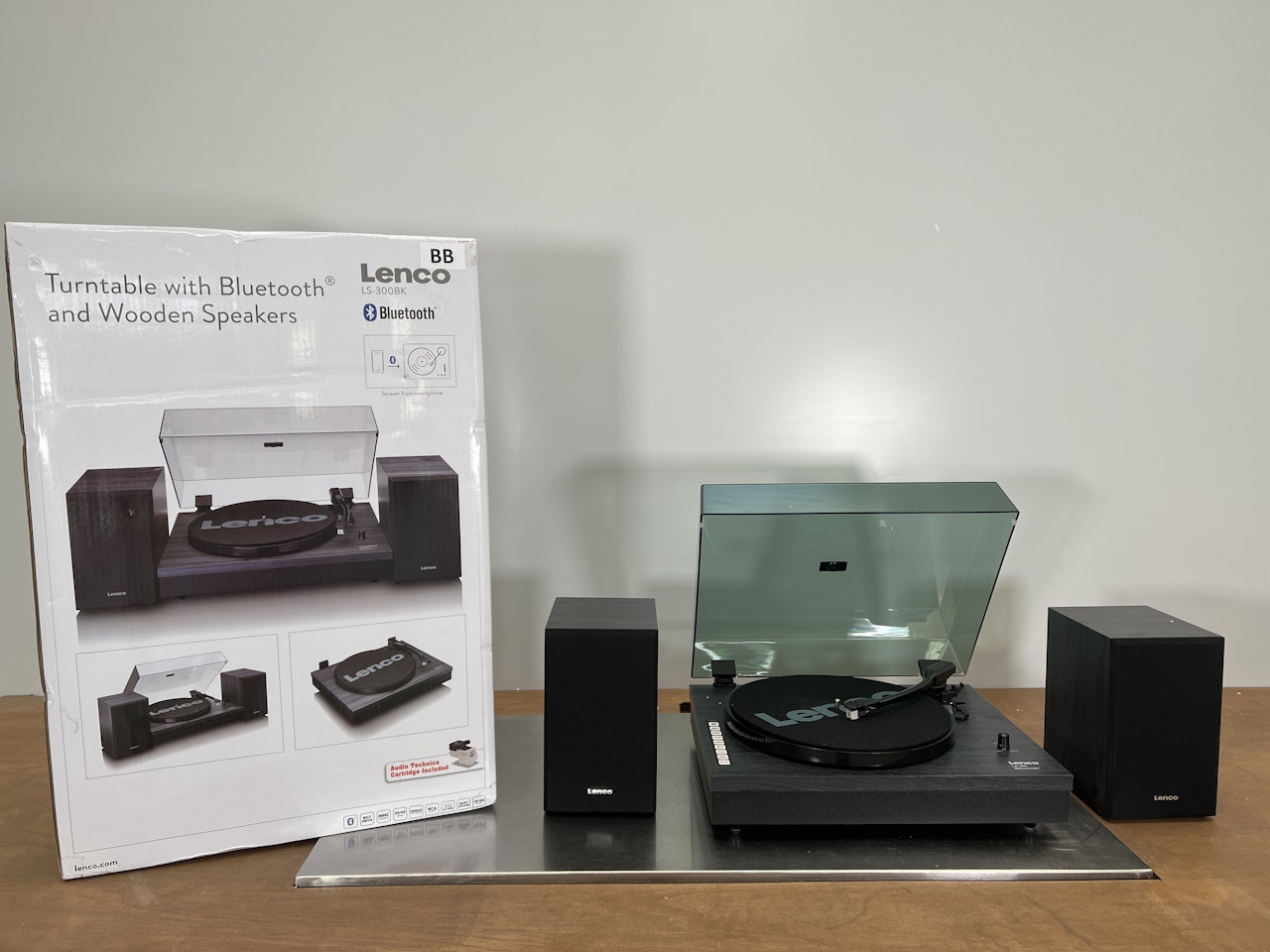 1 Platine vInyl  Bluethoot avec enceinte lenco LS-300 bluethoot Fonctionnel Vendu en l’état sans garantie