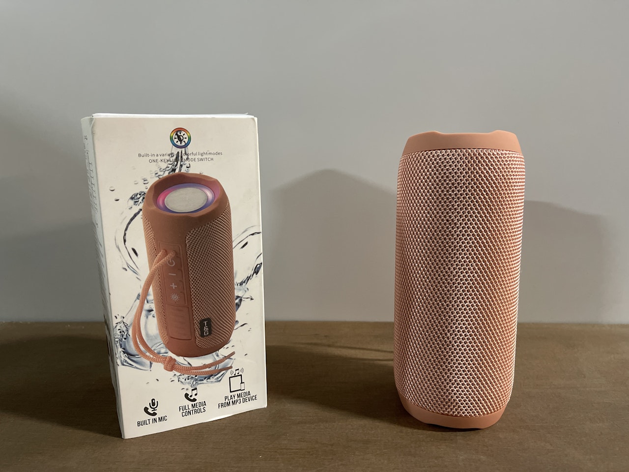 1 enceinte bluetooth Neuf Vendu en l’état sans garantie